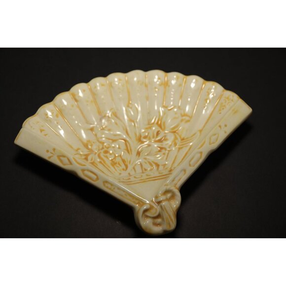 Vintage Ceramic Fan Trinket Soap Dish Yellow And Beige Handmade 1985 Eleanor - Picture 1 of 3